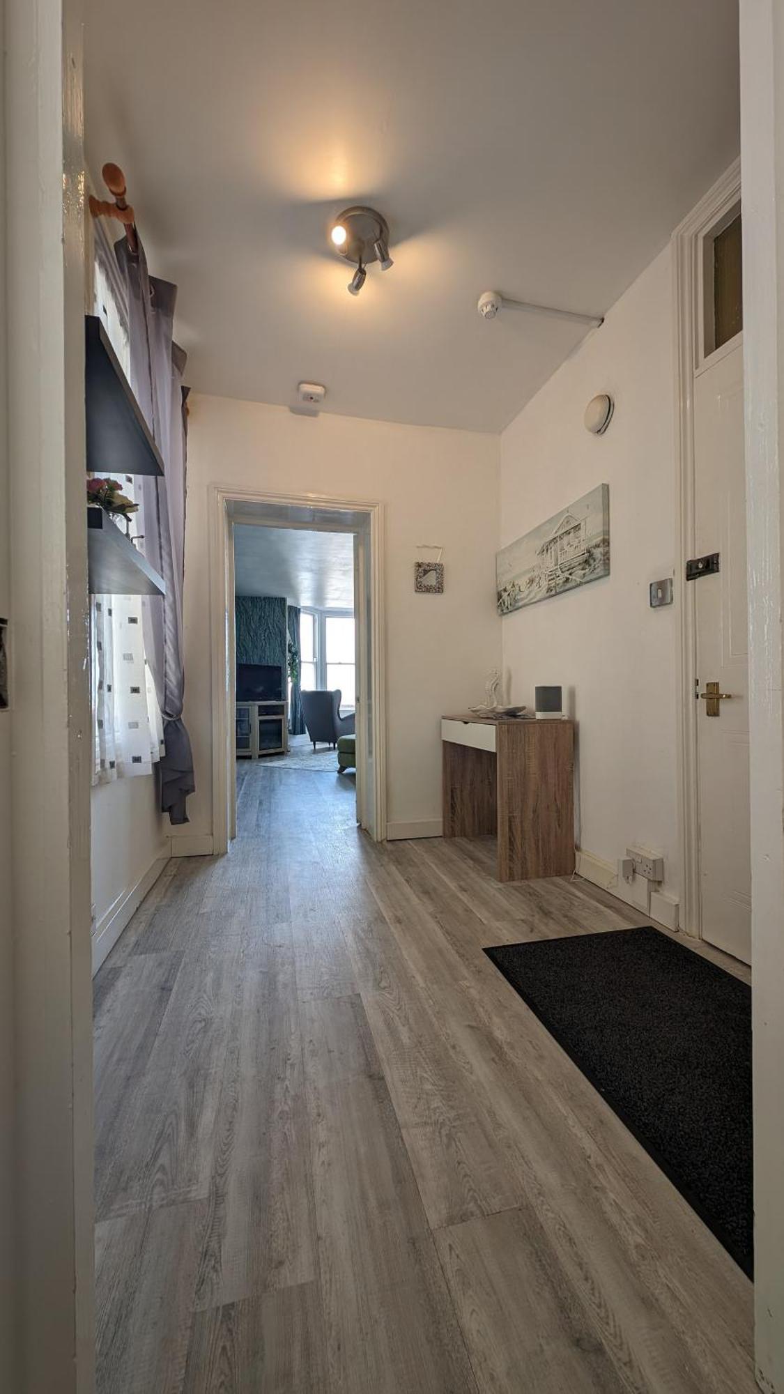 Spacious First Floor With Gorgeous Sea Views *
